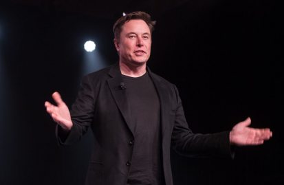 O Elon Musk αρνείται τις κατηγορίες για σεξουαλική παρενόχληση
